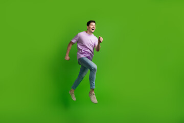 Fototapeta na wymiar Full length photo of cheerful man dressed trendy outfit hurrying store watching empty space isolated on green color background