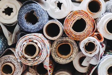 Rouleaux de tissus avec des motifs colorés - Matériel de couture	 - obrazy, fototapety, plakaty