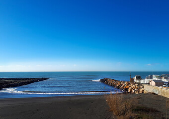 Paesaggio marino con scogli