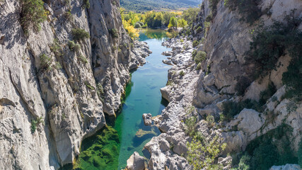 Panorama des gorges du Gouleyrous à Tautavel dans les Pyrénées Orientales (France)	