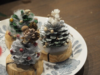 松ぼっくりのクリスマスツリー