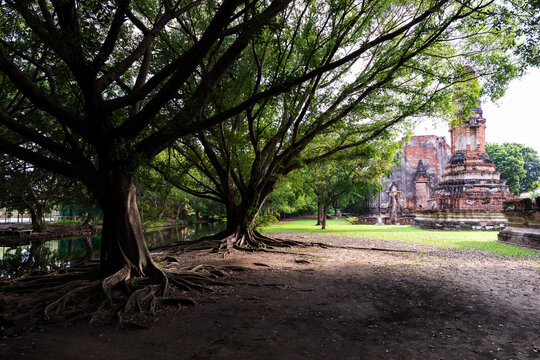 タイ国アユタヤの遺跡ワット・ボロム・プッターラーム