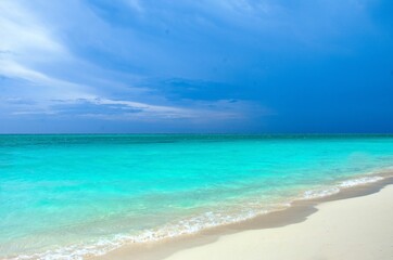Fototapeta premium Sandy beach with pristine white sand against the crystal blue water