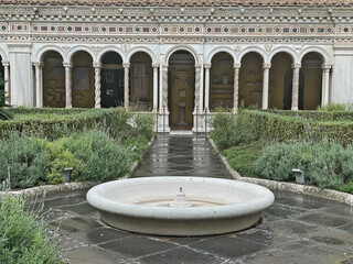 Roma, la il Chiostro della Basilica di San Paolo fuori le Mura