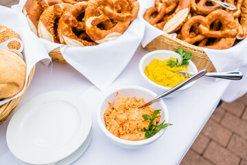 Brezeln beim Sektempfang