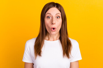 Photo of stupored opn mouth woman look camera cant find words isolated yellow colorful background - obrazy, fototapety, plakaty