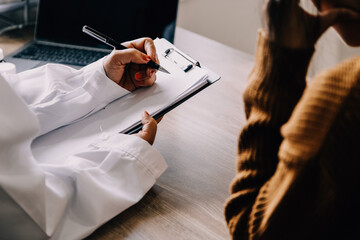 Obraz premium Supportive female nurse visit old grandmother patient at home listen to complains concerns, attentive young woman doctor consulting mature senior grandma, elderly medical healthcare concept