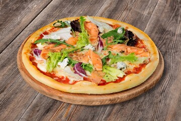 Fresh tasty pizza with cheese and vegetables