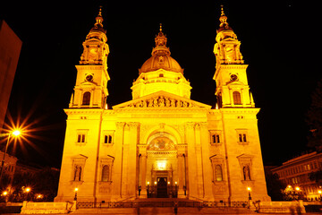 Fototapeta na wymiar Budapest, Hungary, November 3, 2023:Night photography St. Stephen's Basilica in Budapest, Hungary 