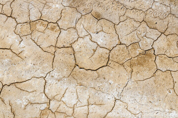 Terre craquelée en gros plan