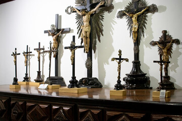 Crucifixos do século XVIII e XIX. 