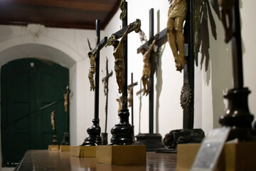 Crucifixos do século XVIII e XIX. 