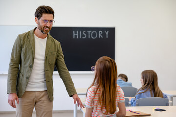 Male teacher and the kids at the history lesson - obrazy, fototapety, plakaty