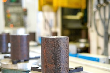 Automatic feeding of blanks for the manufacture of parts on a CNC lathe.