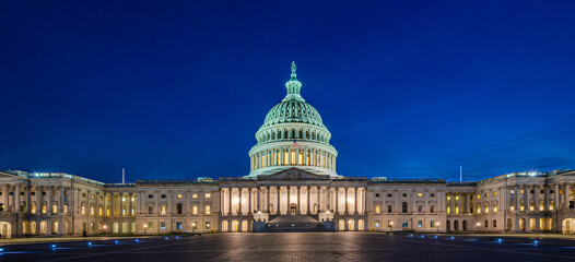 Kapitol in Washington D.C. zur Blauen Stunde am Abend - obrazy, fototapety, plakaty