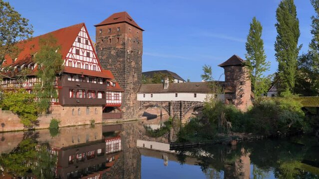 Weinstadel mit Henkerbr&uuml;cke und Henkersteg, Pegnitz, N&uuml;rnberg, Mittelfranken, Bayern, Deutschland, Europa
