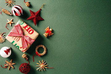 Vintage Christmas gift box on green backdrop - Festive holiday decorations in a cozy setting