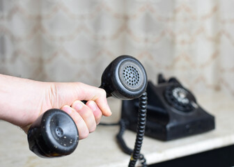 Telefone preto antigo