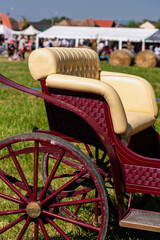 horse carriage in burgundy, detail of the wheels.