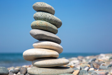 Pyramid of stones on the seashore. balance and harmony of life and rest