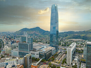 Imagem aérea do maior mirante da América Latinna, conhecido como Sky Costanera em Santiago do...