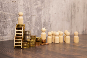 coin ladder, wooden figures, cunning and ingenuity.