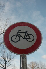 Achtung Fahrradfahrer Strassenschild