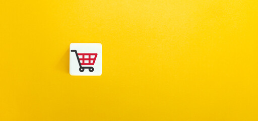 Shopping Cart Icon on Block Letter Tile. Eye Level, Buy Level Principle, Visual Merchandising, Psychology Retail Product Placement, Shelf Arrangement, Shoppers' Perception. - obrazy, fototapety, plakaty