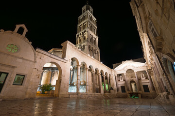 Old town's square at Diocletian's Palace in Split © Pawel Pajor