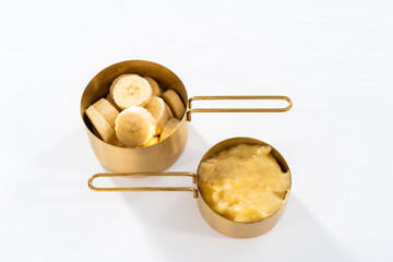 Mashed and sliced bananas