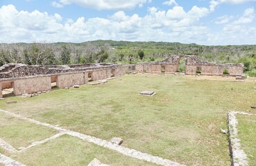 Fototapeta na wymiar The impressive structures of the overlooked Mayan ruins of Oxkintok