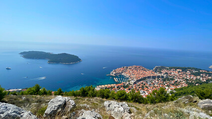 Panorama na miasto Dubrovnik i wyspę Lokrum w Chorwacji - obrazy, fototapety, plakaty