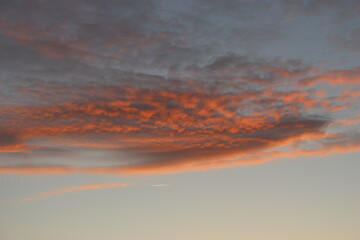 Fototapeta premium Nuages roses au coucher du soleil
