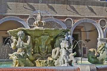 Pesaro, piazza del Popolo e fontana la Pupilla di Pesaro - Marche