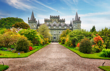 Obraz premium Scotland - Inveraray castle with flower garden, UK