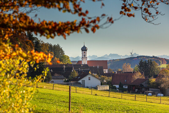 Germany, Bavaria, Allgaeu, view to Mindelau in autumn