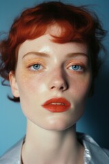 Primer plano de chicas j&oacute;venes y empoderadas que representan la diversidad de g&eacute;nero en la sociedad. 