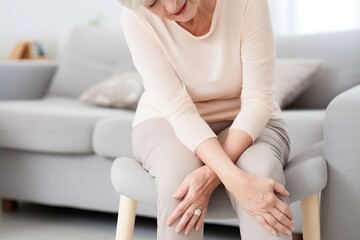 Obraz na płótnie Canvas Old woman having knee pain