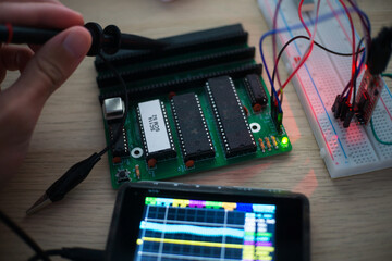 Breadboard Workshop: Microcontroller Repair with an Oscilloscope for Precision Diagnosis
