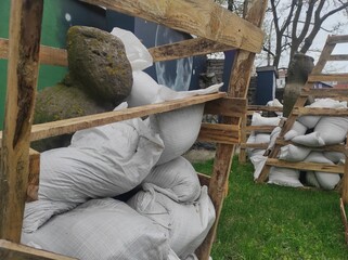 War in Ukraine: sandbag-covered Polovtsian statues of the 11th-13th centuries
