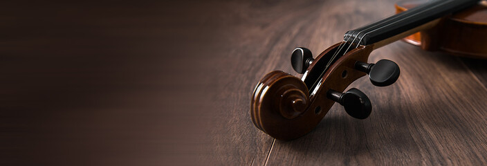 classical violin on wooden table © Daniel