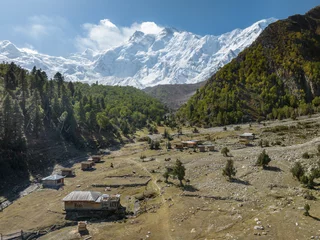 Cercles muraux Nanga Parbat Native village at the trail of Nanga Parbat, a small settlement with several houses, in Northern Pakistan