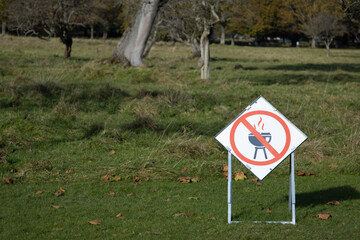 no barbecue sign in a country park
