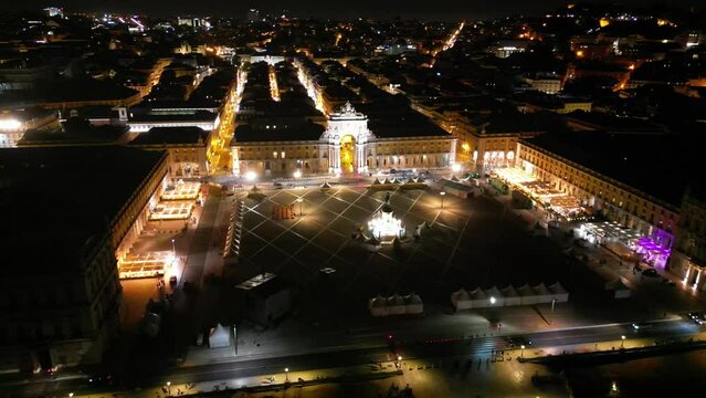 Cais do Sodr&eacute; Margem Rio Tejo Lisboa Portugal Mercado da Ribeira das Naus Bares Restaurantes Beco Noite Festa Noturna Pier Jardim Roque Gameiro Cais das Pombas Terrapleno de Santos Mar Oceano Sol 