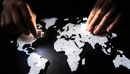 Crédence de cuisine en verre imprimé Carte du monde concept of worldwide geopolitics. mysterious people building new world order constructing world map from puzzles