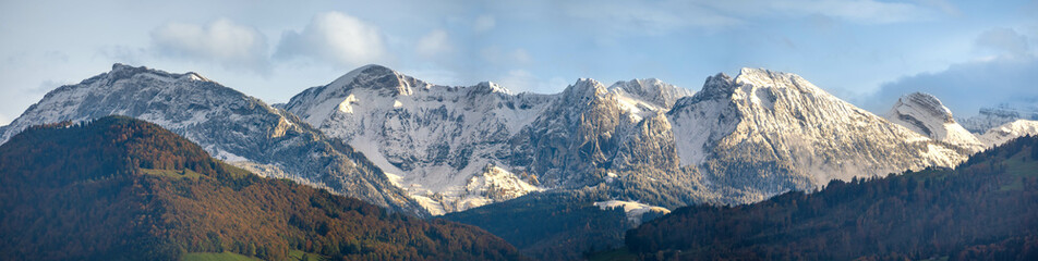 Fototapeta na wymiar Stunning view of the the mountain range surrounding the Wägital, Canton Schwyz, Switzerland