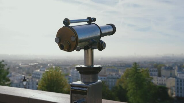 telescopio de un mirador de la ciudad de Par&iacute;s, Francia