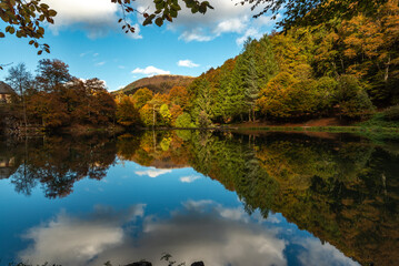 Couleurs d'automne au lac de Bethmale