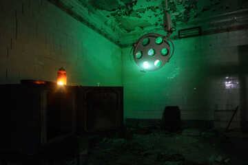 Sinister and creepy operating room in abandoned hospital - obrazy, fototapety, plakaty