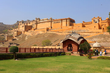 Amber fort were founded by ruler Alan Singh Chanda of Chanda dynasty of Meenas